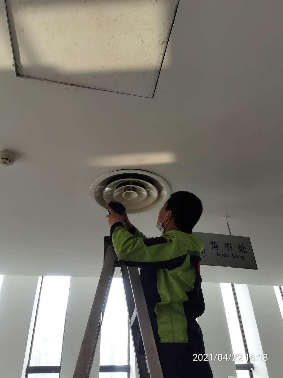 中央空調(diào)移機(jī)安裝有哪些注意事項，如何找專業(yè)服務(wù)商